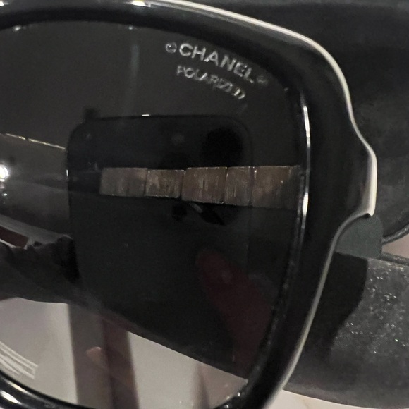 Stylish Black Sunglasses - Picture 8 of 10